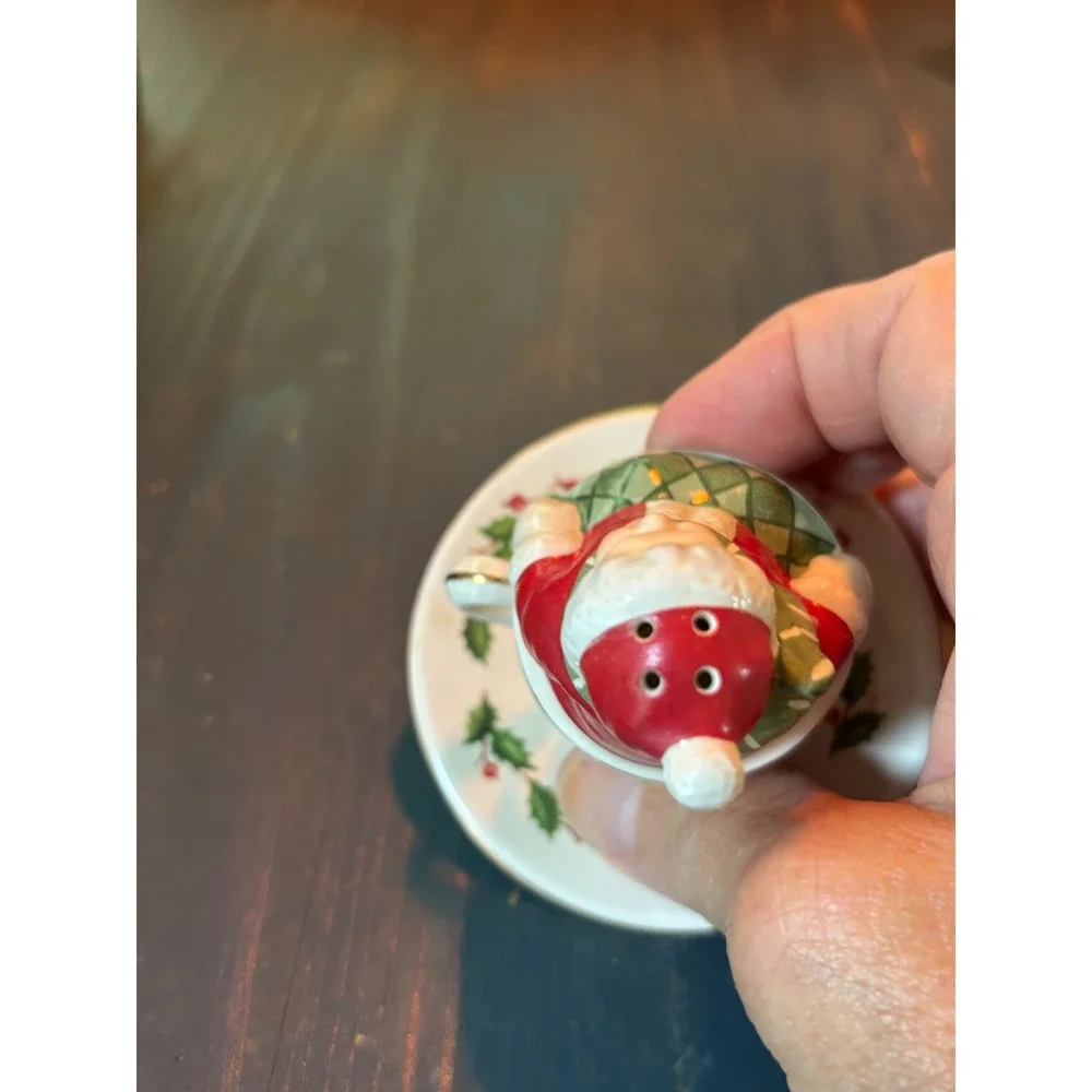 Lenox Boxed Holiday Santa & Mrs Claus Salt & Pepper Shakers Teacup Set Gold Trim